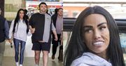 Niepokojąco SZCZUPŁA Katie Price sfotografowana z niepełnosprawnym synem na mieście (ZDJĘCIA)