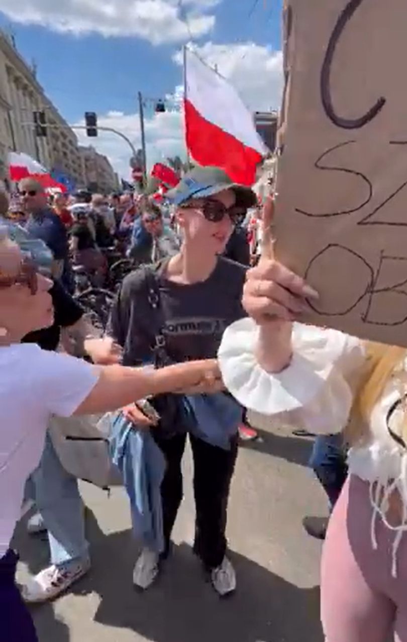 Schreiber zaatakowana przez kobietę na Wielkim Marszu Patriotów
