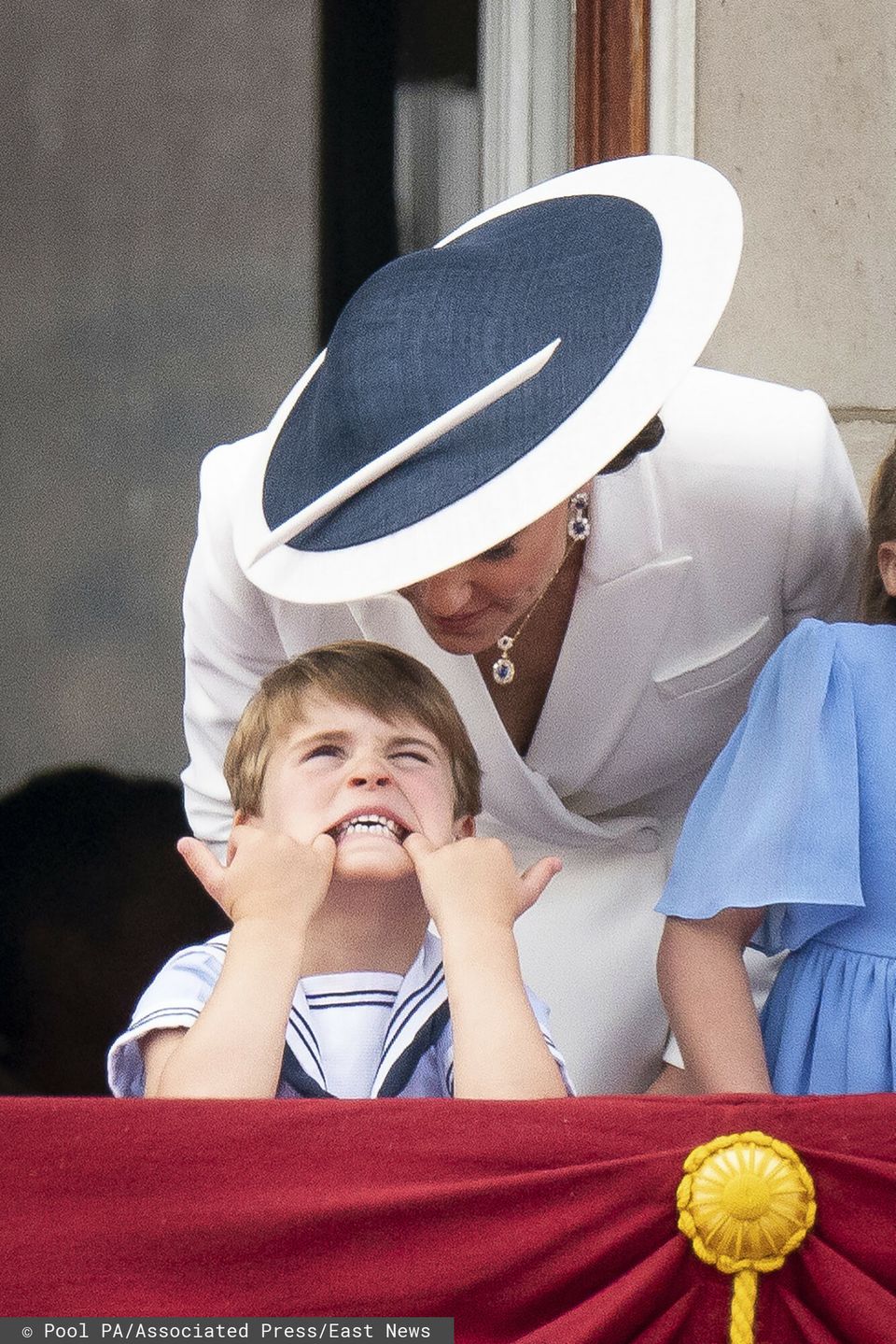 Królowa Elżbieta II z rodziną podczas Trooping the Colour