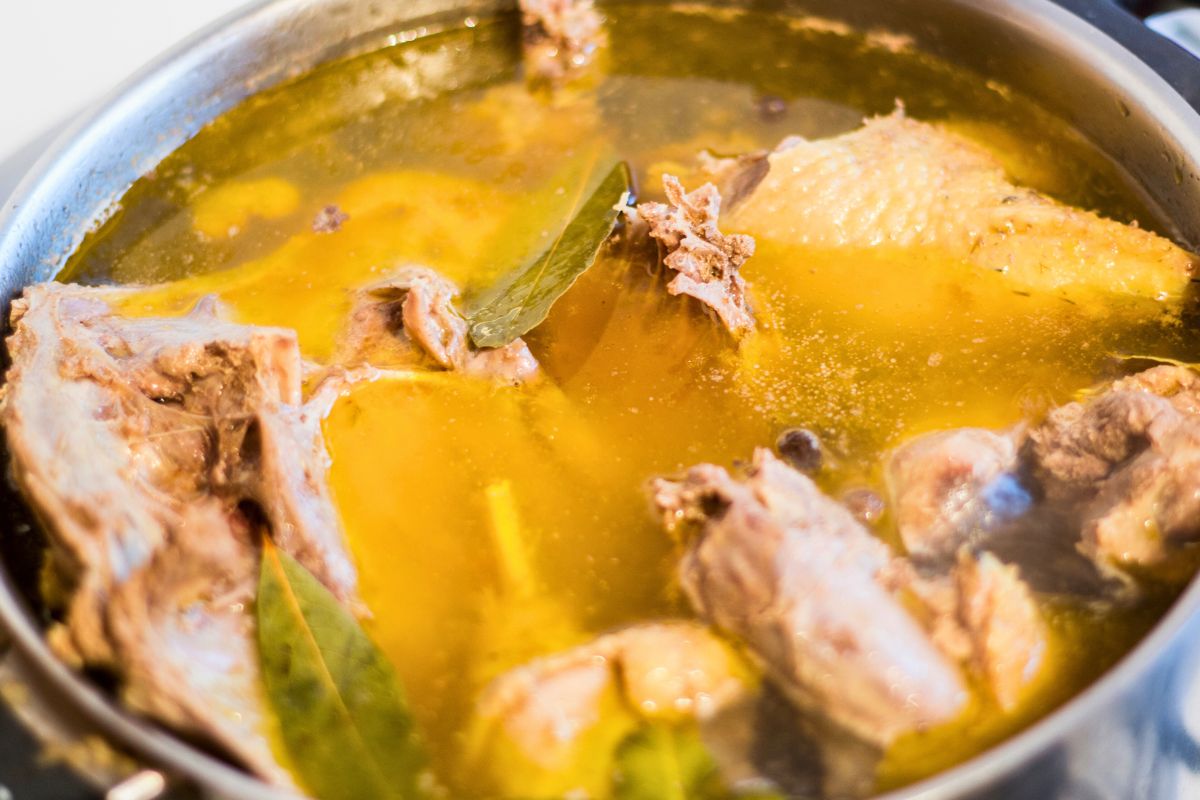 Rosół na mięsie z kaczki