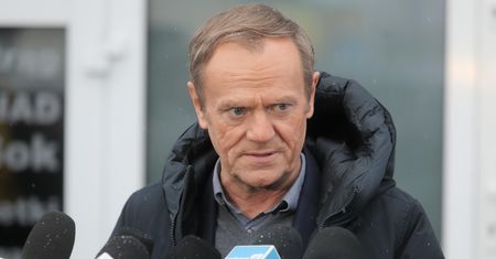 PiS uderza w Tuska. "Szukał guzików"