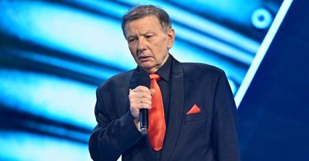 "Kabareton". Zenon Laskowik wyśmiewał Dudę i Kaczyńskiego. W komentarzach burza: "Do znudzenia temat KOTA, DŁUGOPISU. Teraz doszły SAMOLOTY"
