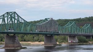 Most stalowy zamknięty dłużej. Kierowców czekają jeszcze dwie noce utrudnień