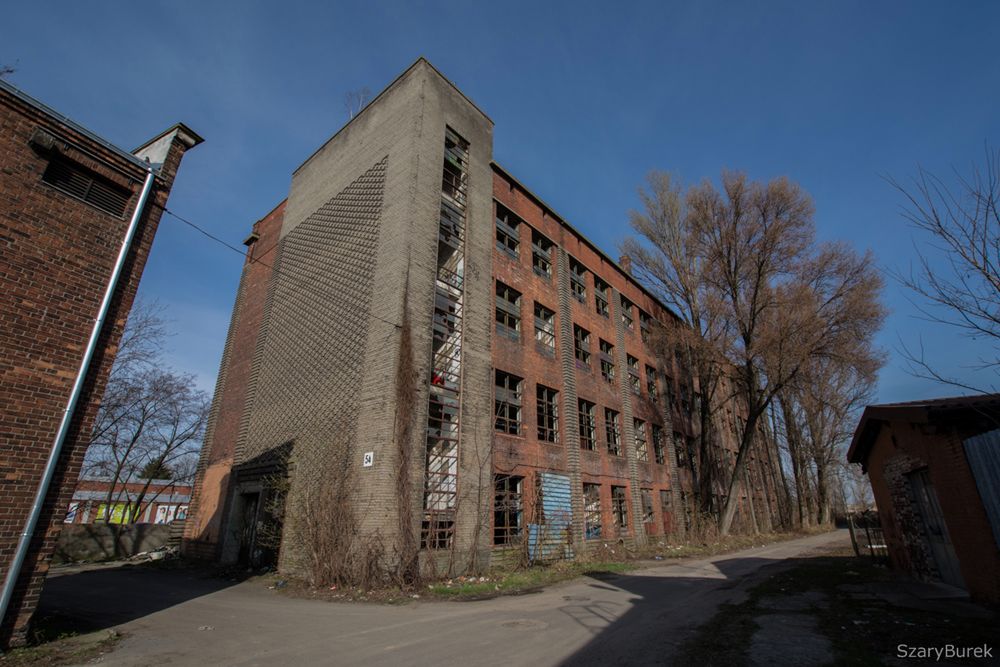 Kiedyś te zakłady produkowały polskie czołgi i nie tylko. Teraz pozostała po nich ruina 21