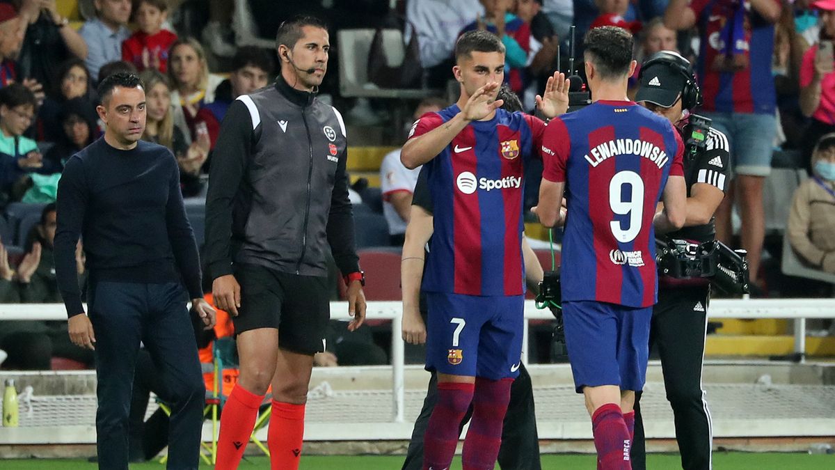 Getty Images / Joan Valls/Urbanandsport/NurPhoto / Na zdjęciu: Ferran Torres i Robert Lewandowski