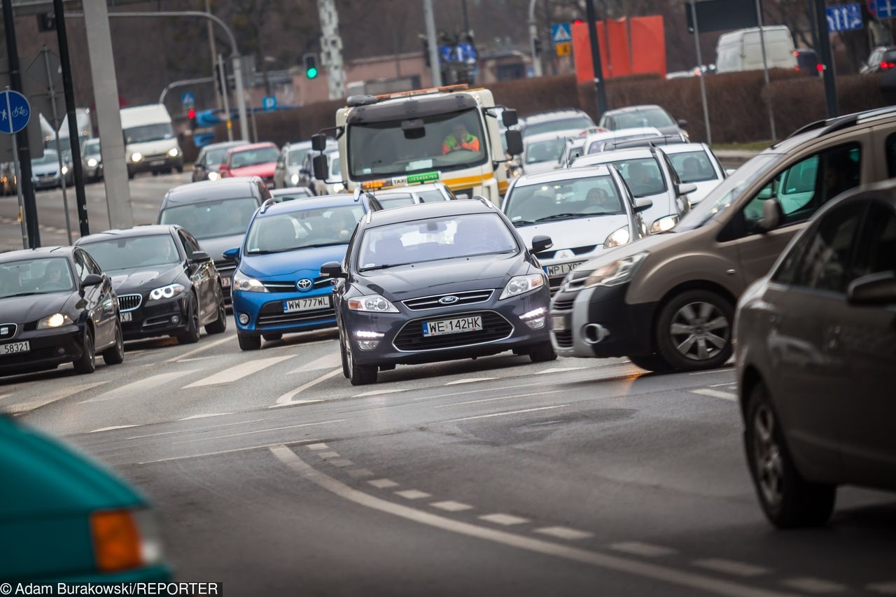 Sytuacje drogowe nieregulowane przepisami. Najlepiej bądź ostrożny i ustąp