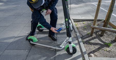 Warszawa. Nowe przepisy dla hulajnóg elektrycznych. 86 usunięto