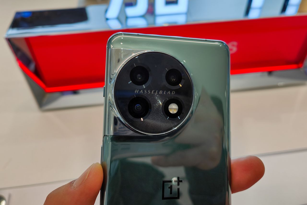 OnePlus 11 może być w Polsce słabszy niż w Chinach, ale lepszy ni�ż w USA