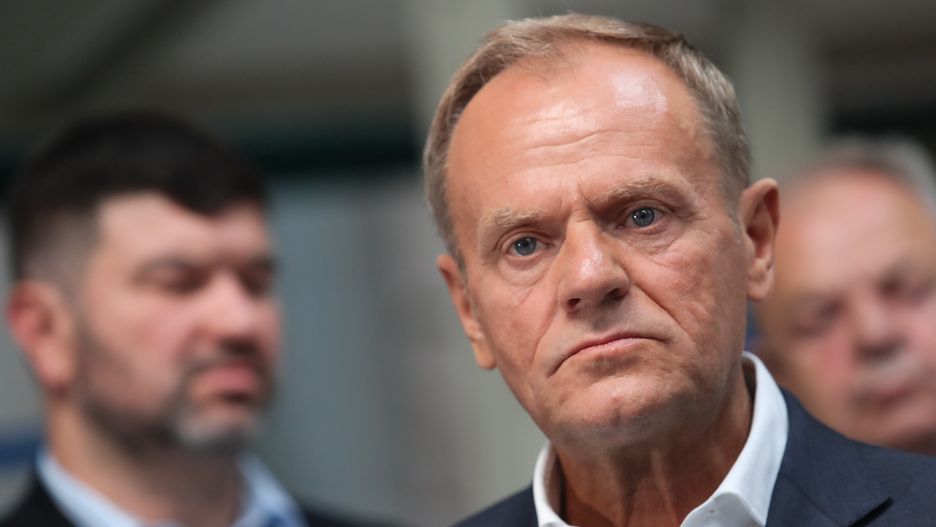 Konstantynów Łódzki, 03.09.2022. Przewodniczący PO Donald Tusk podczas wizyty w zakładzie włókienniczym Biliński w Konstantynowie Łódzkim, 3 bm. (sko) PAP/Roman Zawistowski