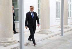 Prezydent Andrzej Duda wręcza nominacje nowym członkom rządu. Uroczystość w ogrodach Pałacu Prezydenckiego