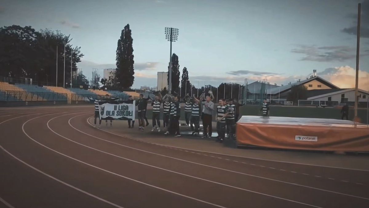 Facebook / Klub Sportowy Sokół Kleczew / radość z awansu do wyższej klasy rozgrywkowej