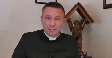 Tylu księży zrzuciło sutannę. Ksiądz: "Jak zawsze o tej porze roku"