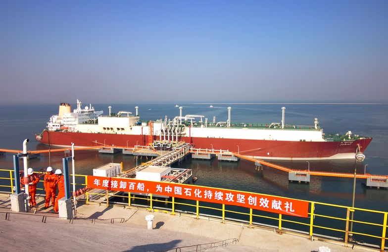 Kiedy Putin zakręca kurek, Chiny oferują światu gaz. LNG sprzedają trzej azjatyccy giganci