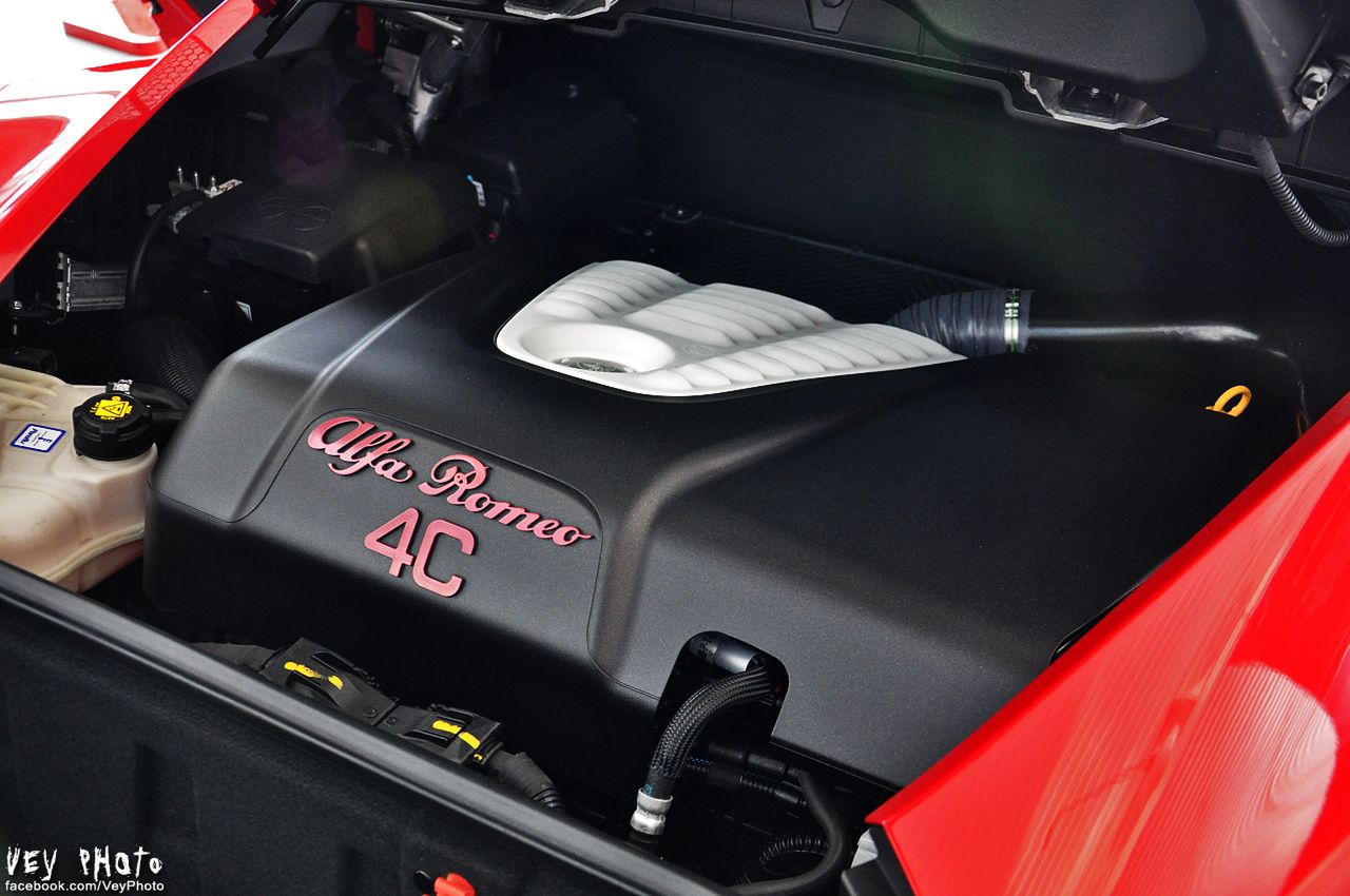 Che bella ragazza - Alfa Romeo 4C 6
