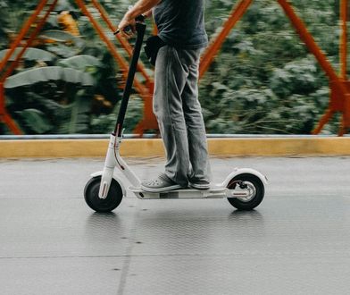 Fałszywy policjant zatrzymał seniorów na rowerach i wyłudził od nich pieniądze