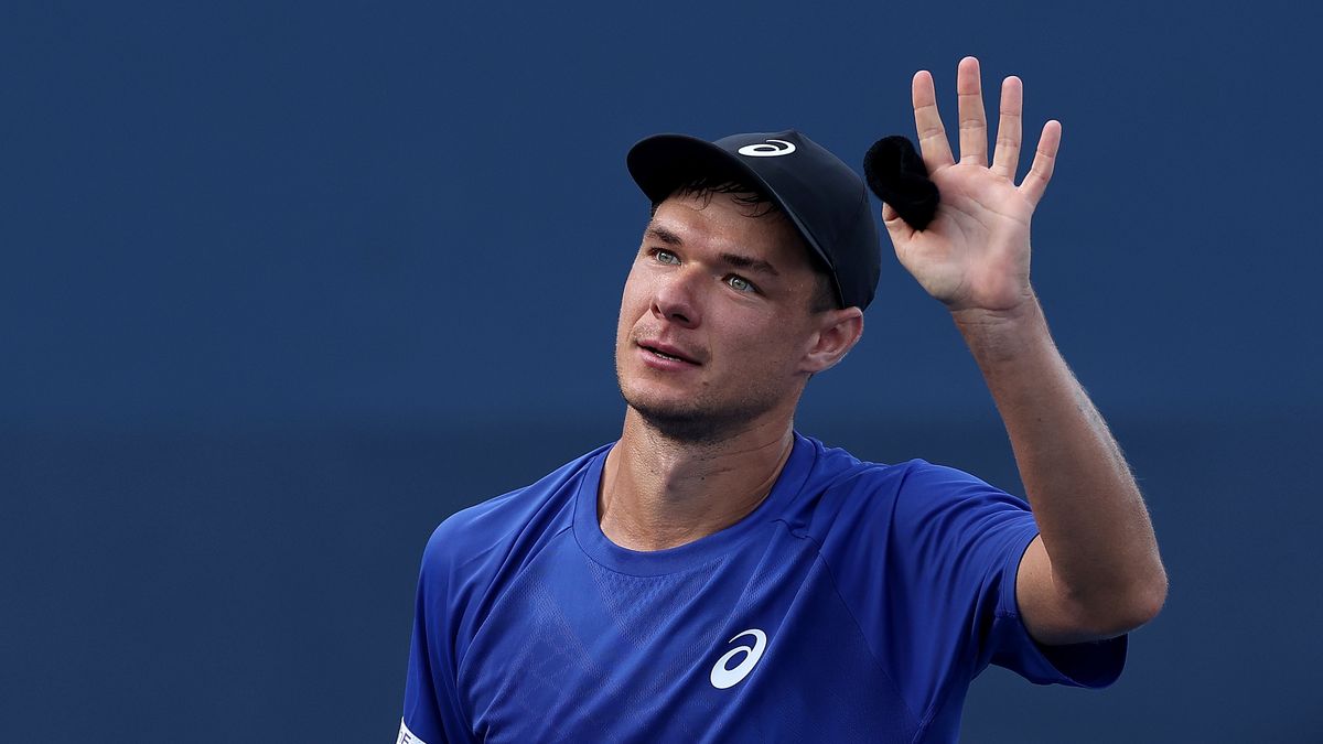 Afera o czapkę Majchrzaka. Pojawiło się "oświadczenie". Kancelaria dementuje