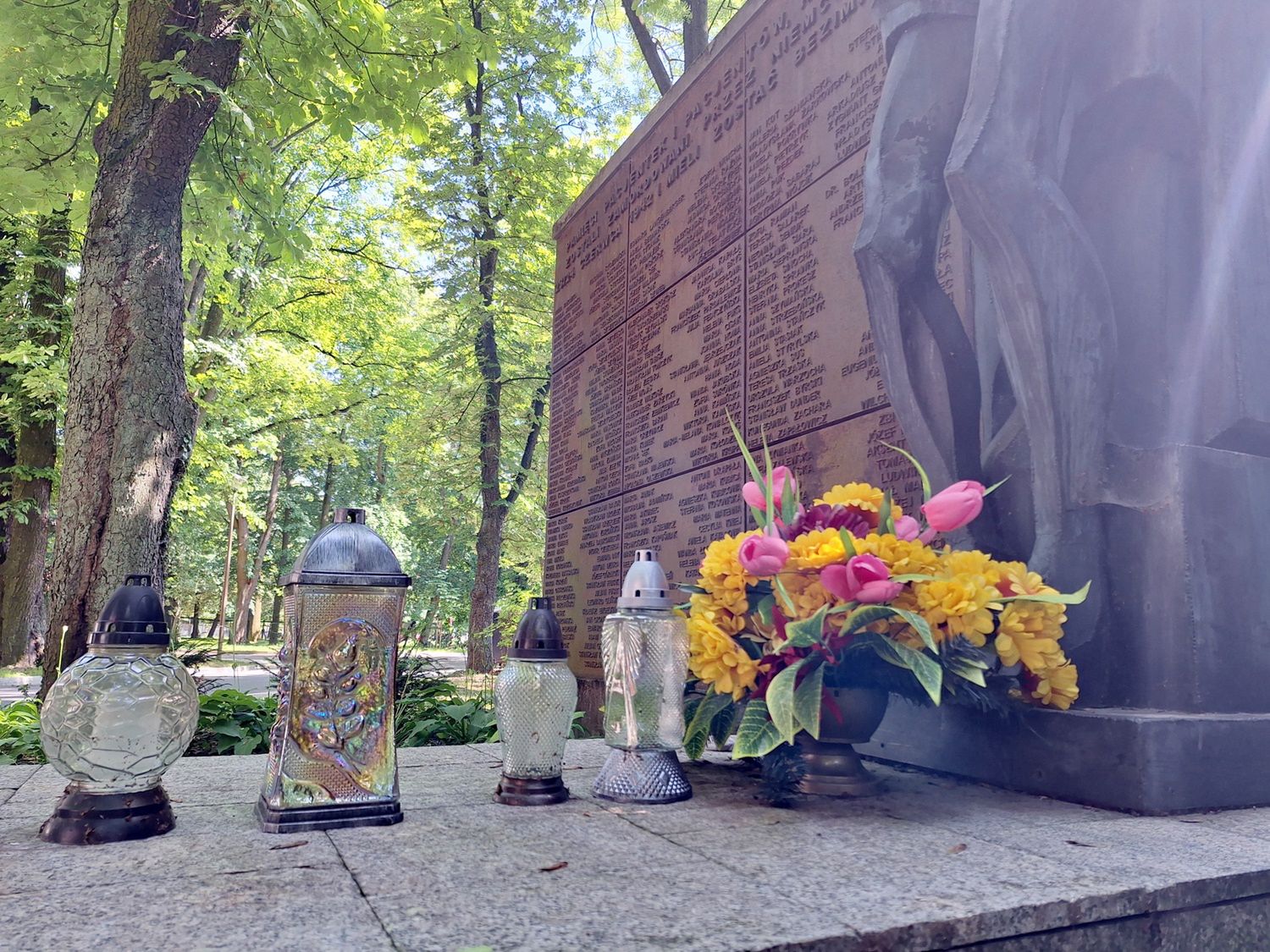 Na pomniku pomordowanych wypisane są wszystkie ich nazwiska