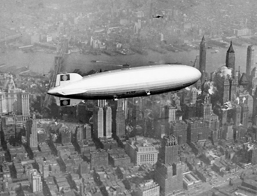 Hindenburg nad Manhattanem. Zdjęcie wykonane na krótko przed katastrofą