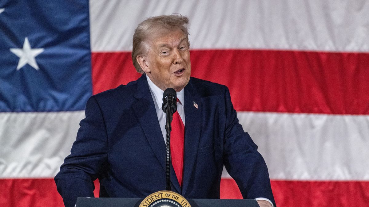 epa12736477 US President Donald Trump delivers remarks to service members and their families at Fort Bragg in North Carolina, USA, 13 February 2026. Trump met with US special forces members involved in the capture of former Venezuelan President Nicolas Maduro in early January.  EPA/STAN GILLILAND 
Dostawca: PAP/EPA.
STAN GILLILAND
US intervention, US politics, US Military, Military, Venezuela