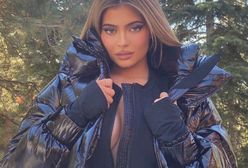 Coś poszło nie tak. W tej stylizacji Kylie Jenner nie wygląda korzystnie