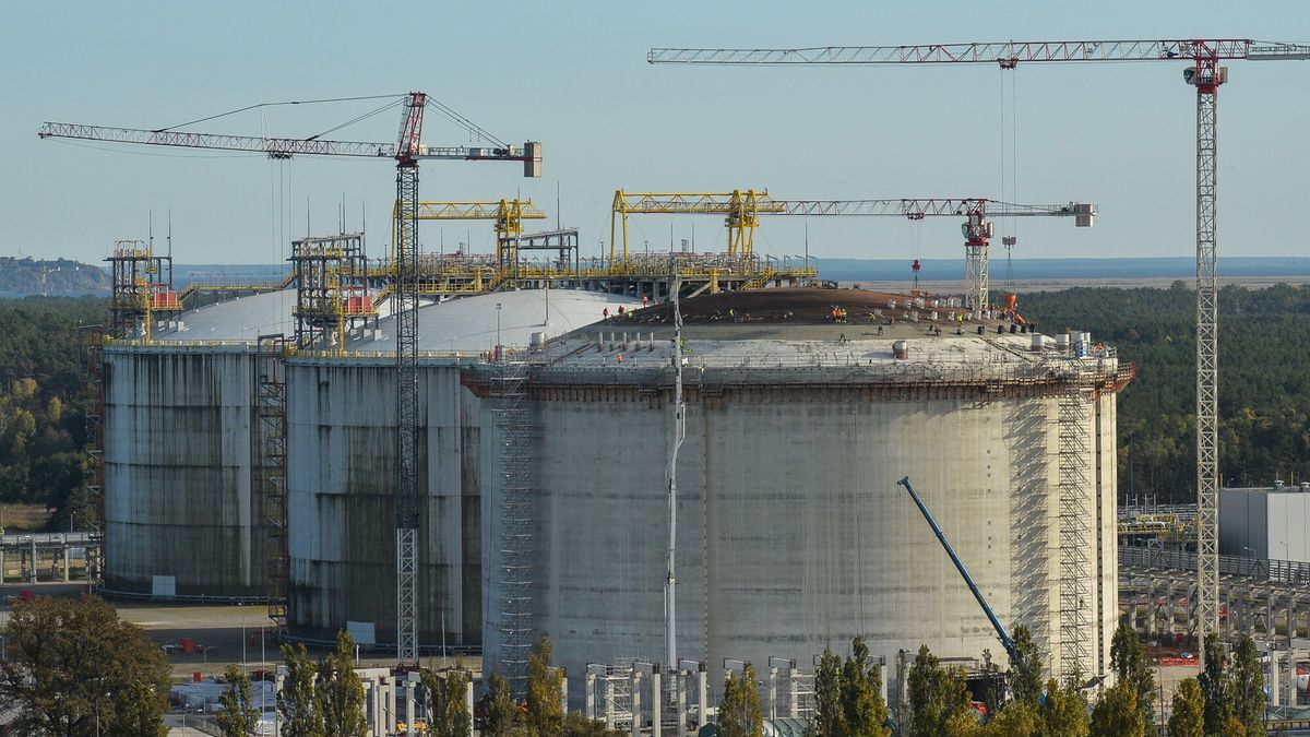 Terminal gazowy w ?winouj?ciu
20.10.2022 Swinoujscie N/z Terminal LNG im. Prezydenta Lecha Kaczynskiego w Swinoujsciu Fot. Gerard/REPORTER
Gerard/Reporter