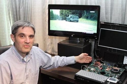 David Cummings prezentujący pierwszy układ graficzny AMD wykonany w 28 nm