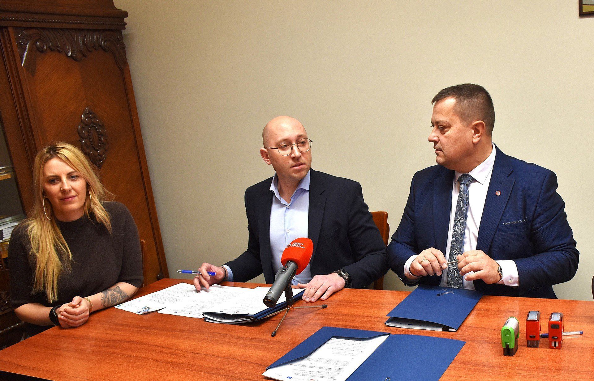 Umowa na zielone inwestycje została podpisana w Urzędzie Gminy Sławno