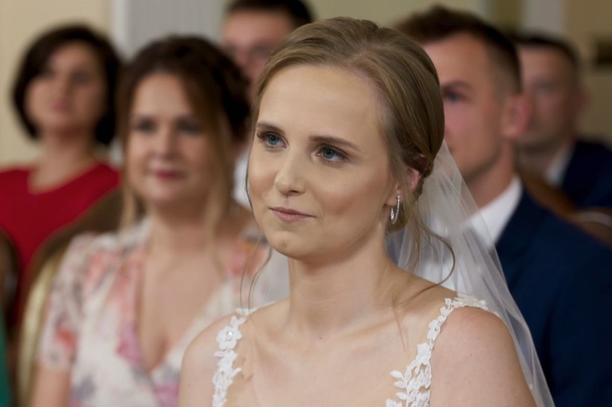Agnieszka tuż przed złożeniem przysięgi małżeńskiej w obecności kamer TVN