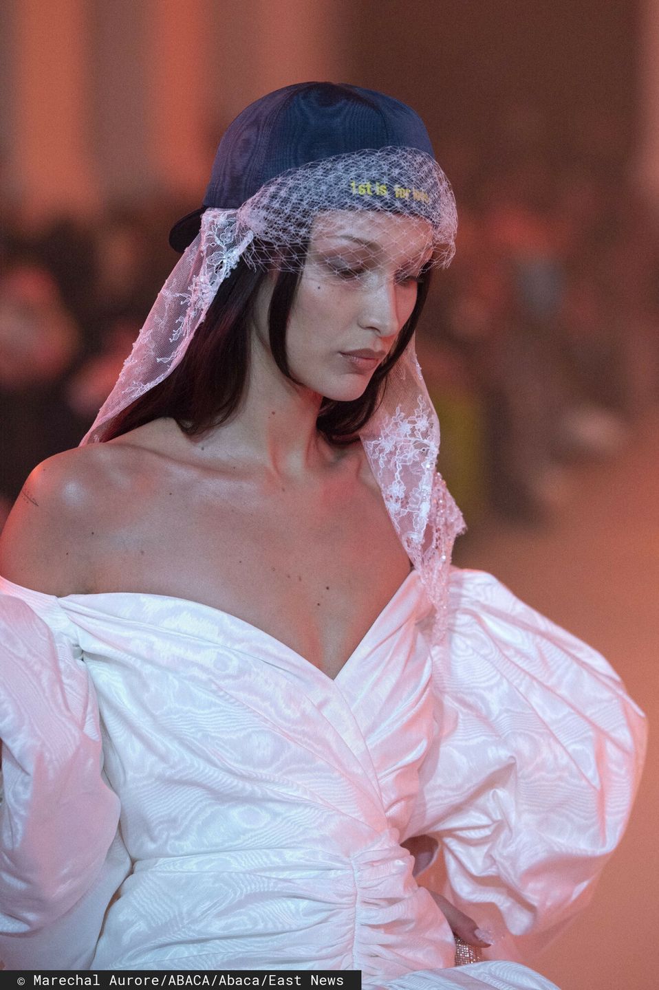 Bella Hadid na Tygodniu Mody w Paryżu