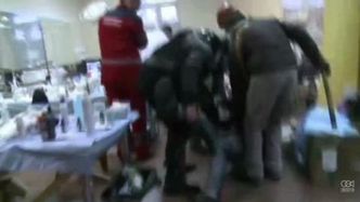 Policja używa broni na ulicach Kijowa. Powstają prowizoryczne szpitale