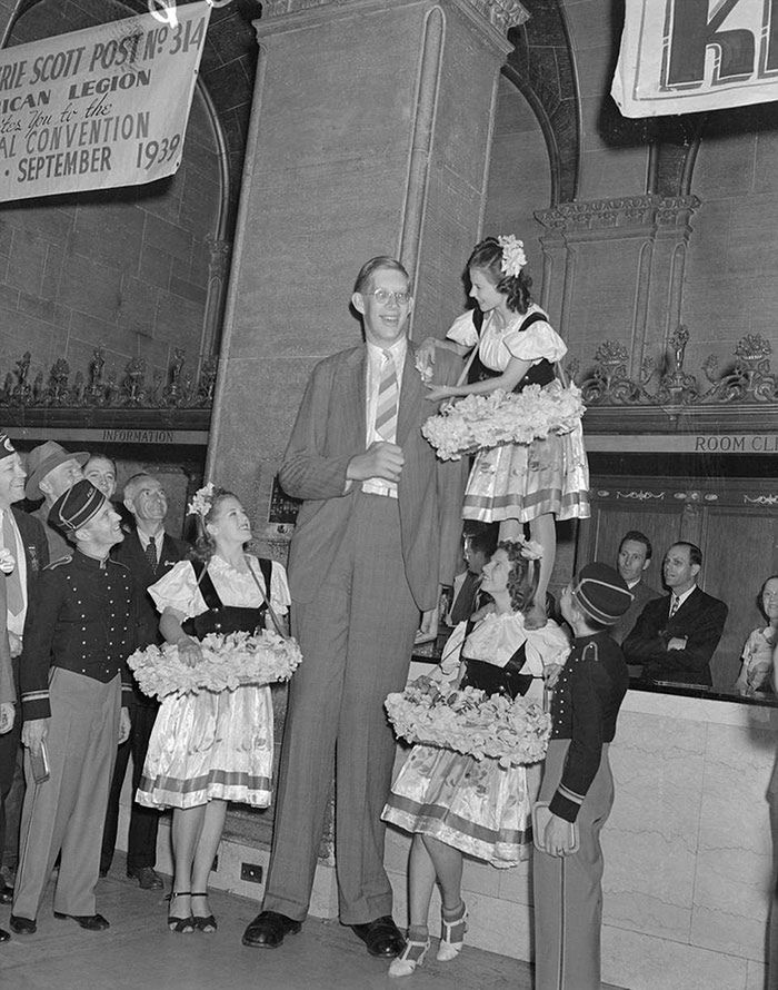 Robert Wadlow miał prawie 3 metry wzrostu. Zobacz historyczne zdjęcia 8