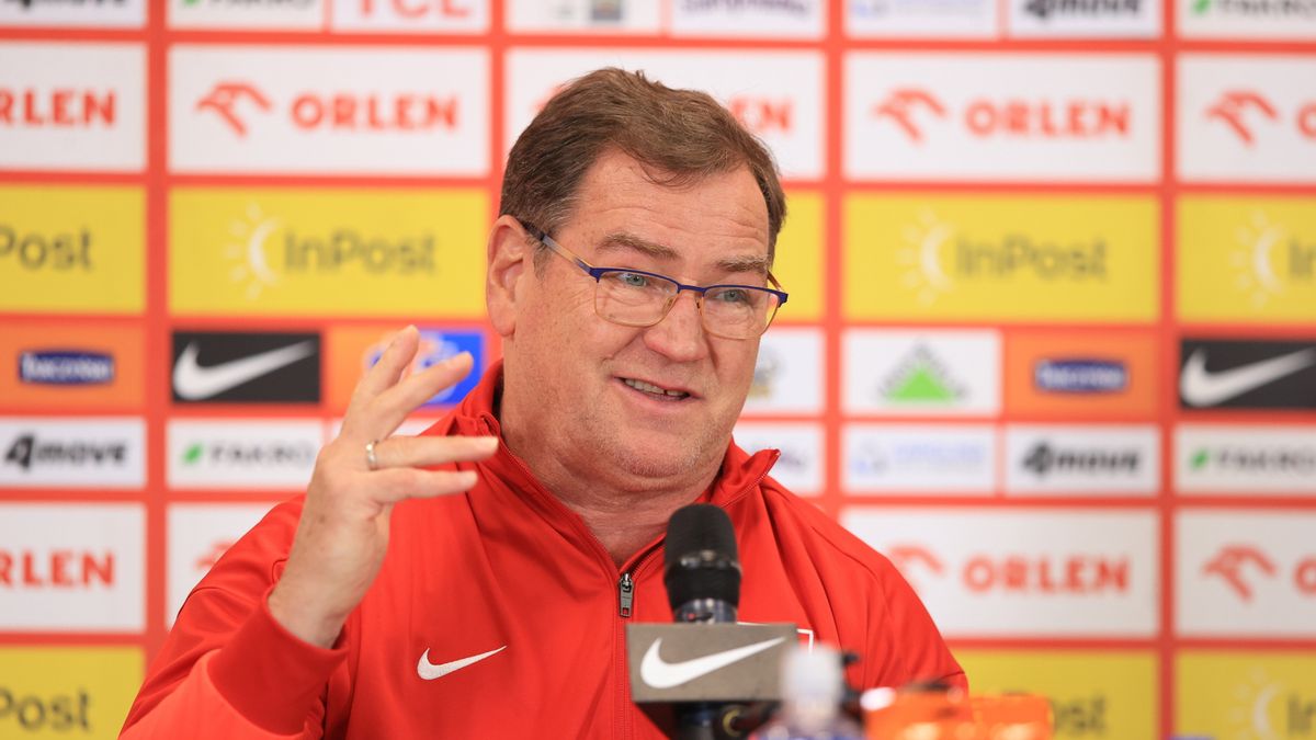 PAP / Jarek Praszkiewicz  / Na zdjęciu: Selekcjoner piłkarskiej reprezentacji Polski Jan Urban podczas konferencji prasowej w Katowicach, przed meczem towarzyskim z Nową Zelendią