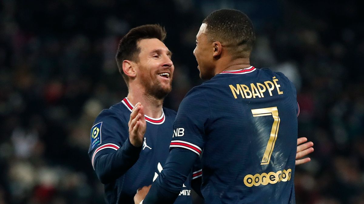 Zdjęcie okładkowe artykułu: PAP/EPA / IAN LANGSDON / Na zdjęciu: Lionel Messi i Kylian Mbappe