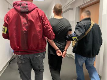 Opole: Pojechał kraść samochód kradzionym rowerem. 19-latek zatrzymany przez policję