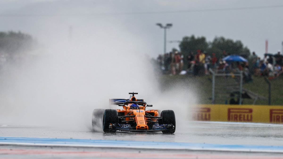Materiały prasowe / Pirelli Media / Fernando Alonso na torze Paul Ricard