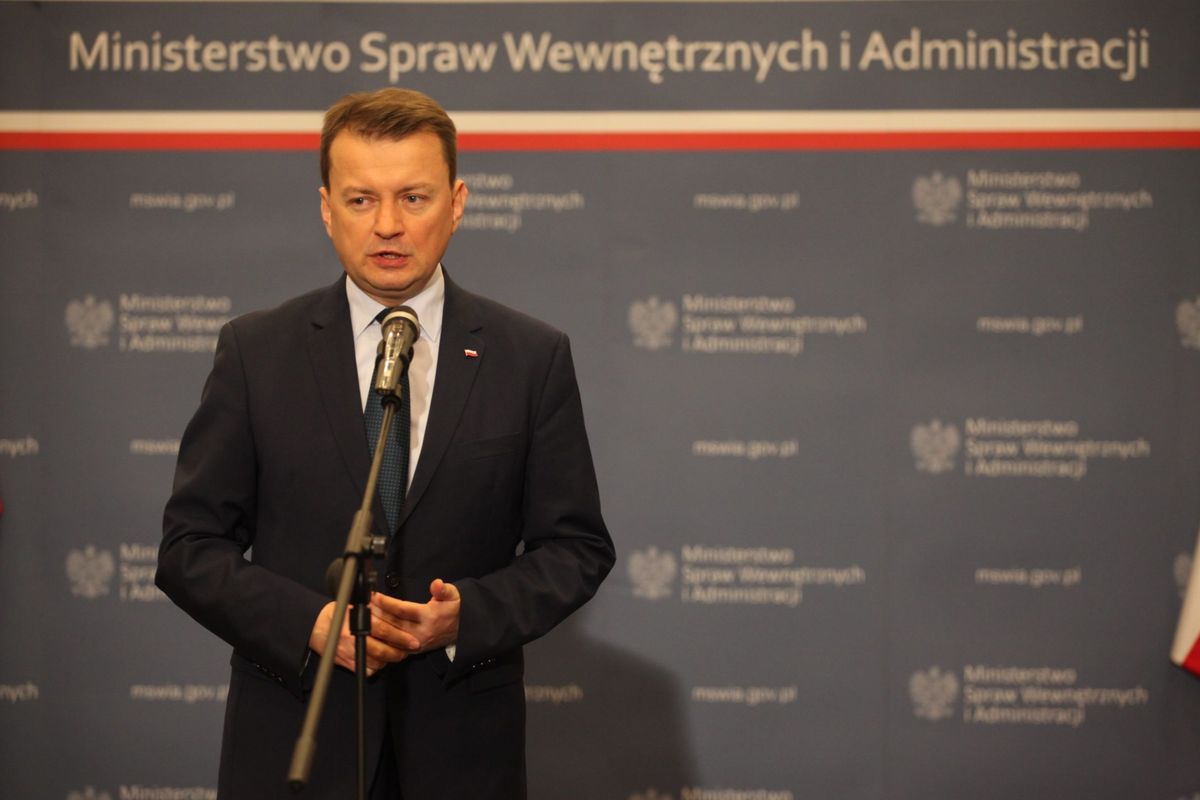 Minister Błaszczak: otwieramy nowe posterunki. PO: czystki i niekompetencja