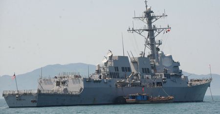 Okręt USA na Morzu Japońskim. Został przepędzony przez Rosjan