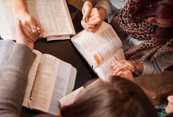 USA: Chce usunąć Biblię ze szkół. Mówi wprost: "pornografia"