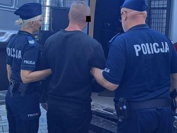 Hrubieszów: 28-latek na zakazie uciekał policji. Podczas pościgu kilkukrotnie wjechał w radiowóz