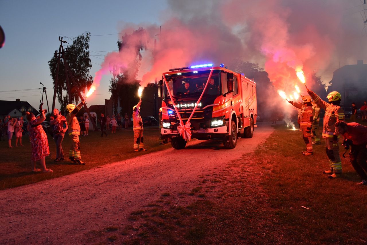 Nowy średni samochód ratowniczo-gaśniczy dla Ochotniczej Straży Pożarnej z Rogozina!