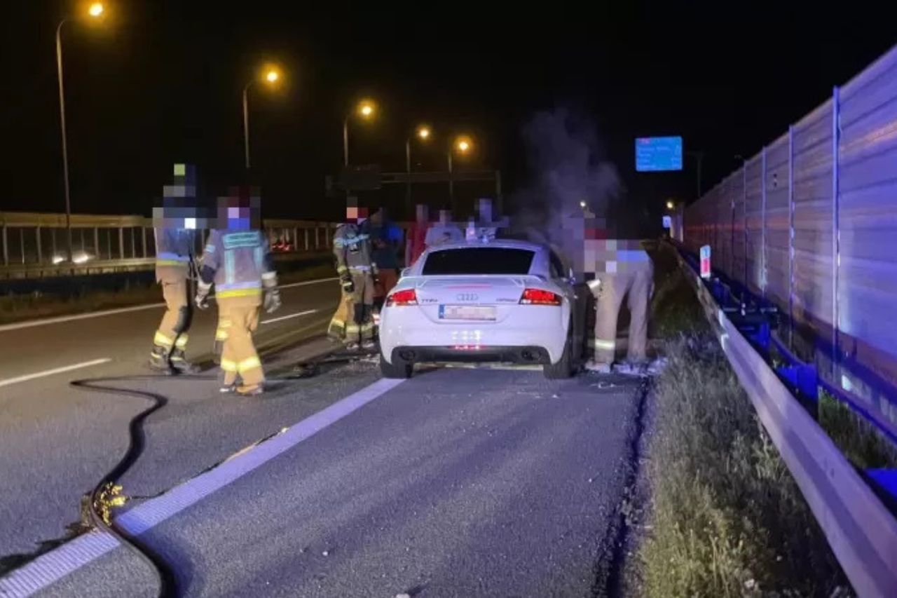 Pożar Audi TT RS na S-52 w Pogórzu