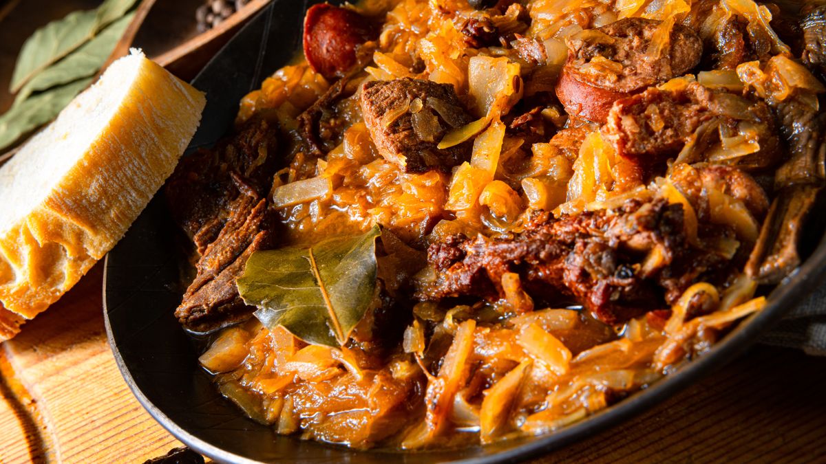 Niektóre dania smakują lepiej po odgrzaniu. Wyjaśniamy, dlaczego