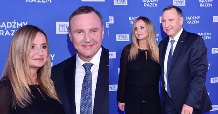 Ramówka TVP. Jacek i Joanna Kurscy w czerni i granacie demonstrują na ściance uśmiechy od ucha do ucha (ZDJĘCIA)