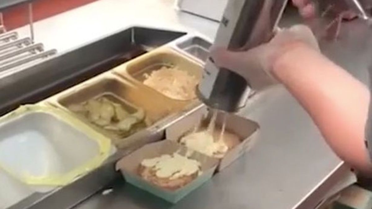 Tak wygląda przygotowanie posiłku dla "spóźnionego" klienta McDonald's?