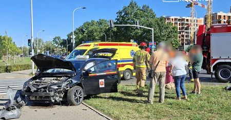 Poważny wypadek na Białołęce. 4 osoby trafiły do szpitala