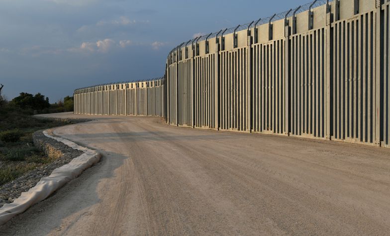 Uchodźcy z Afganistanu. Europejski kraj właśnie postawił mur na granicy