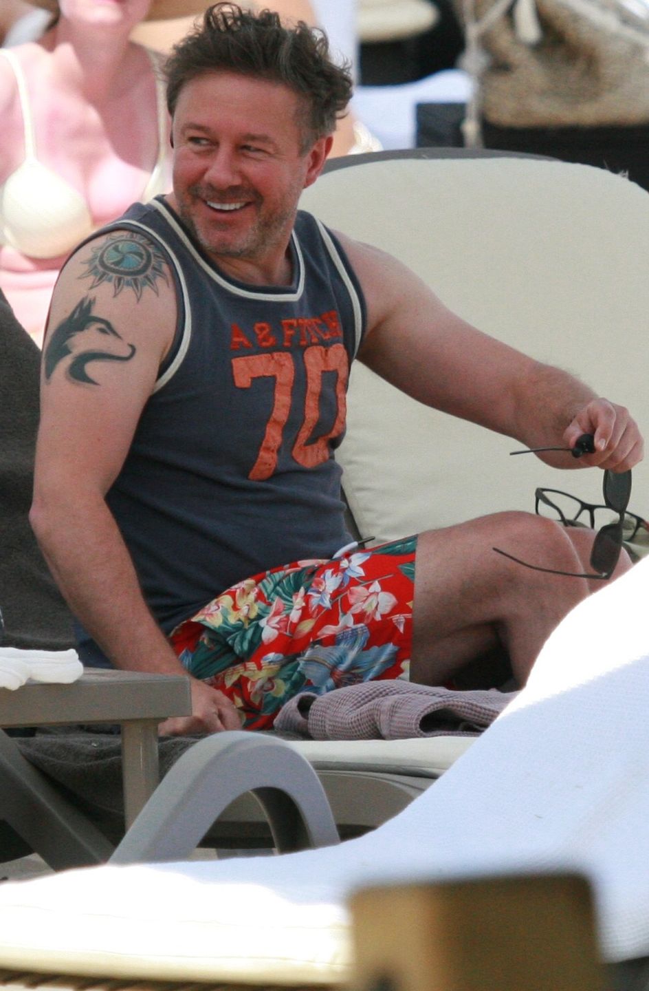 Andrzej Piaseczny na plaży w Sopocie