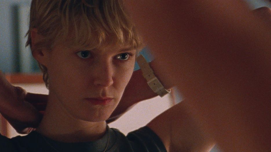 Rosy McEwen w filmie "Blue Jean"