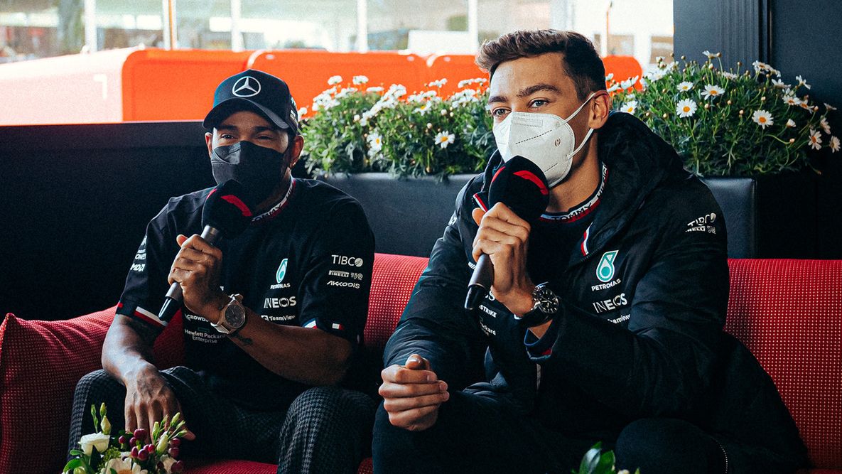Materiały prasowe / Mercedes / Na zdjęciu: Lewis Hamilton (po lewej) i George Russell