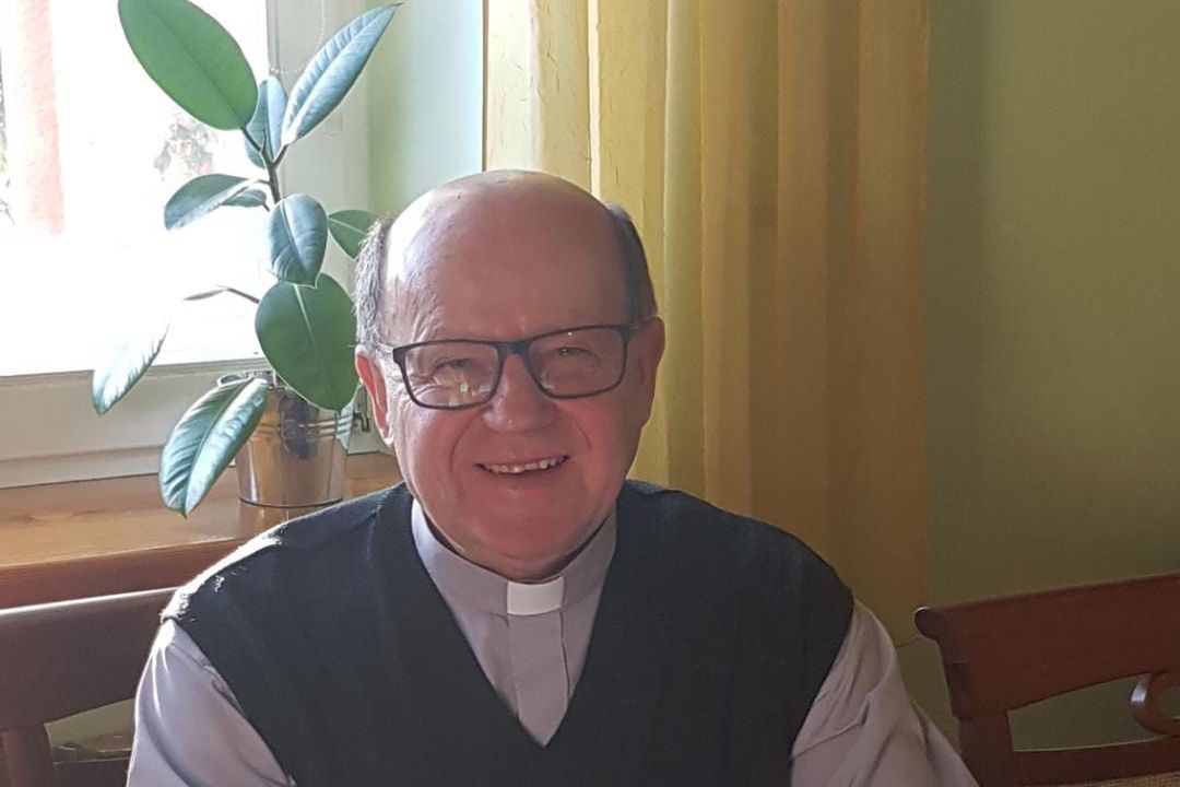 Ksiądz z Podkarpacia też zbierał na WOŚP. Zrezygnował z tacy, a wierni wrzucali pieniądze do puszek